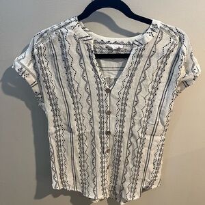 Blu Pepper Cream and Black Patterned Blouse